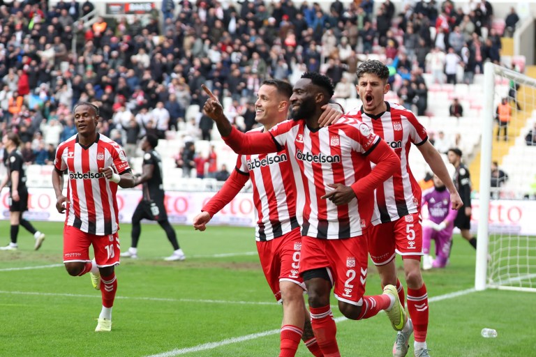 Sivasspor ve Vanspor Arasında Gol Yağmuru: 3-3 Berabere