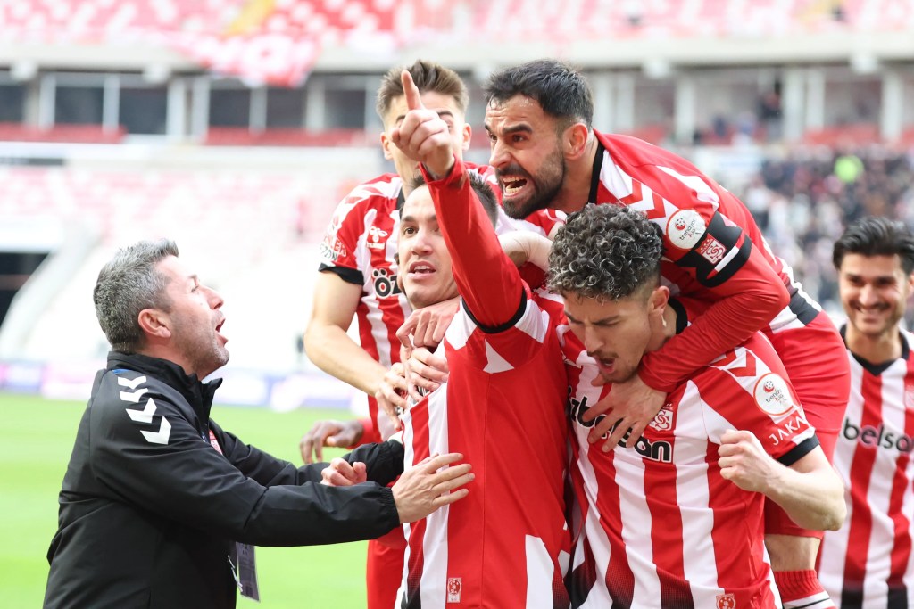Sivasspor ve Vanspor Arasında Gol Yağmuru: 3-3 Berabere