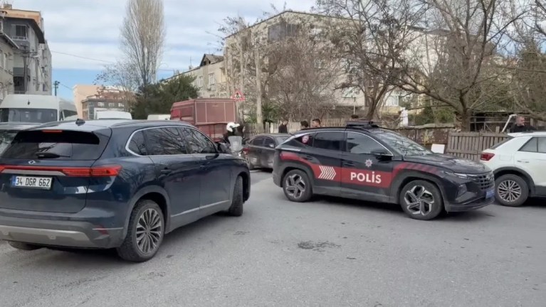 Küçükçekmece'de Polis Devriyesine Saldırı: 6 Yaralı