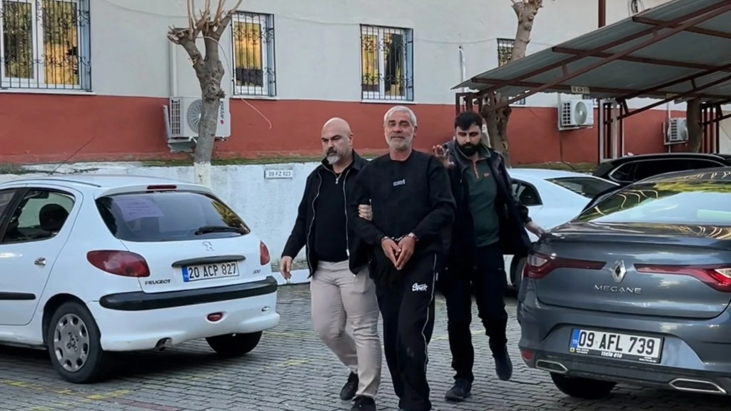 Aydın'da Aranan Hükümlü Market Çıkışında Yakalandı