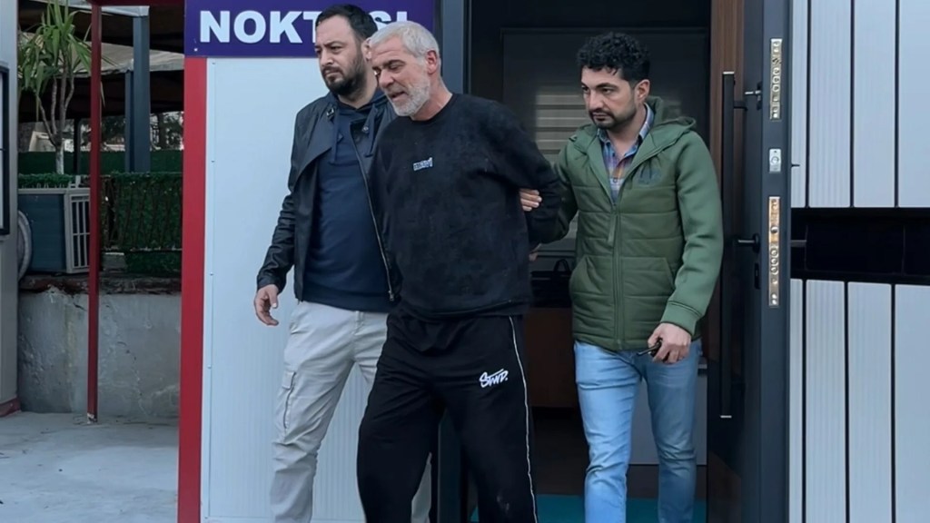 Aydın'da Aranan Hükümlü Market Çıkışında Yakalandı