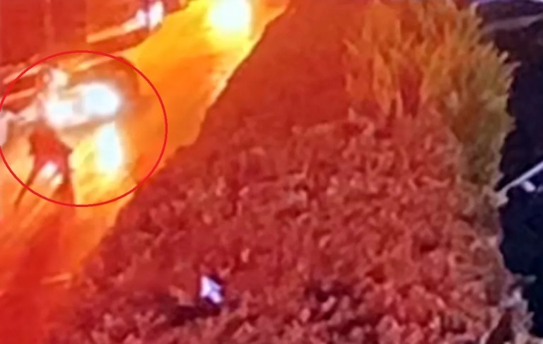 Bursa'da Motosiklet ve Otomobil Çarpıştı: İki Genç Yaralı