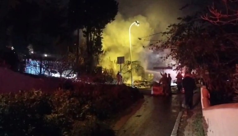 Üsküdar'da Metruk Bina Yangını Korkuttu