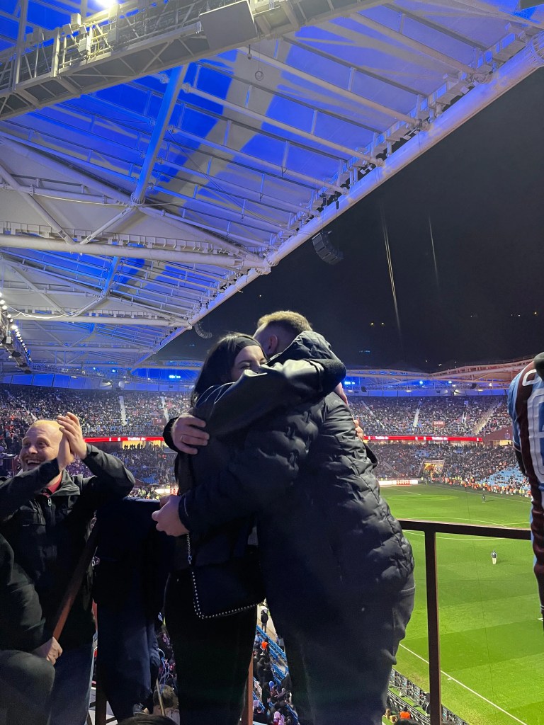 Trabzonspor-Fenerbahçe Maçında Romantik Evlilik Teklifi