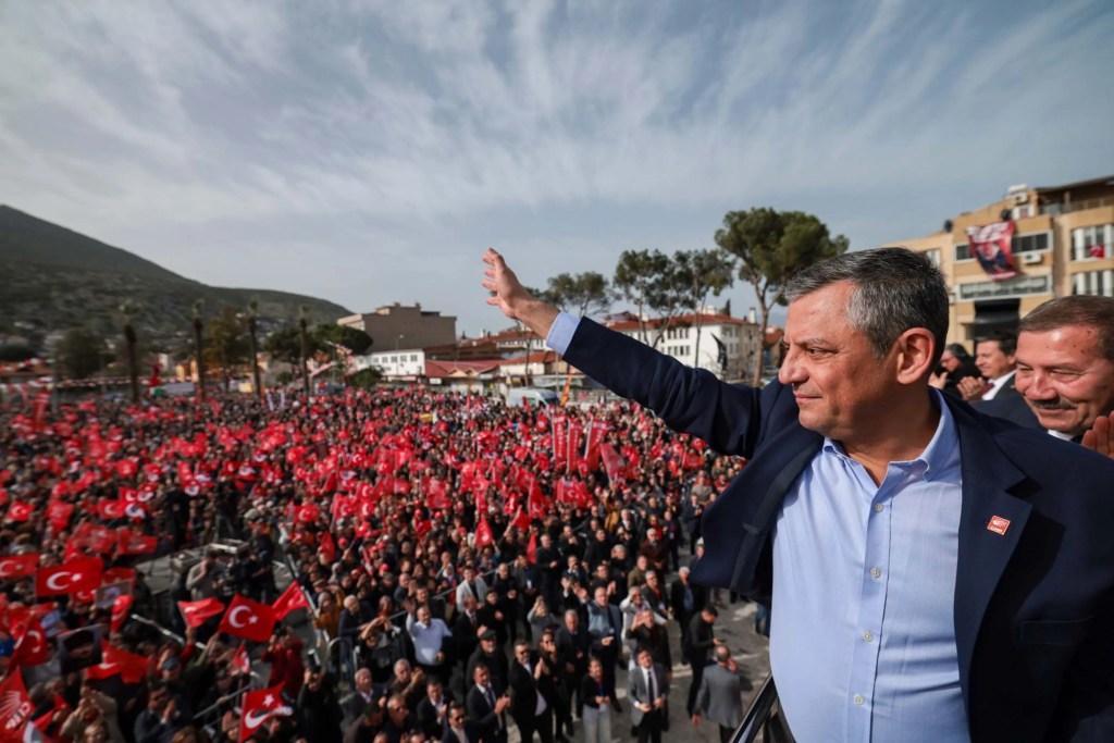 Özgür Özel: Erken Seçim Sandığı Bekliyoruz