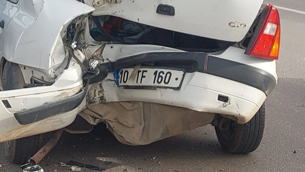 Balıkesir'de Motosiklet Kazaları: İki Sürücü Yaralı