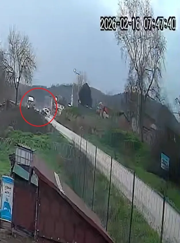 Bursa'da Virajda Sollama Kazası: 3 Kişi Yaralandı