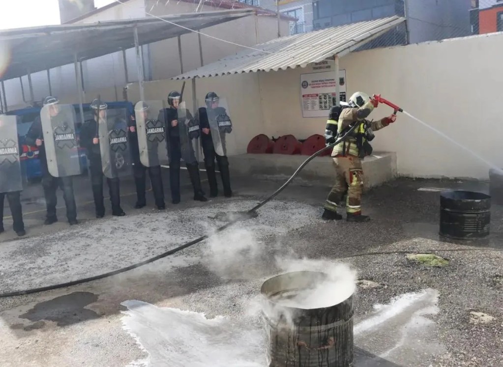 Şereflikoçhisar Cezaevinde Gerçekçi Yangın Tatbikatı