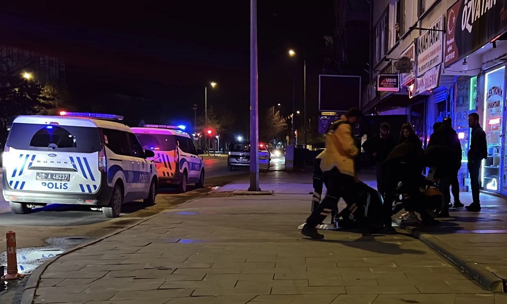 Kayseri'de Gece Yarısı Bıçaklı Kavga