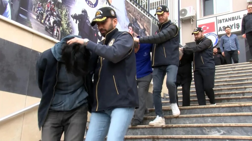 İstanbul'da Sahte Oturum Belgesi Operasyonu: 10 Tutuklama
