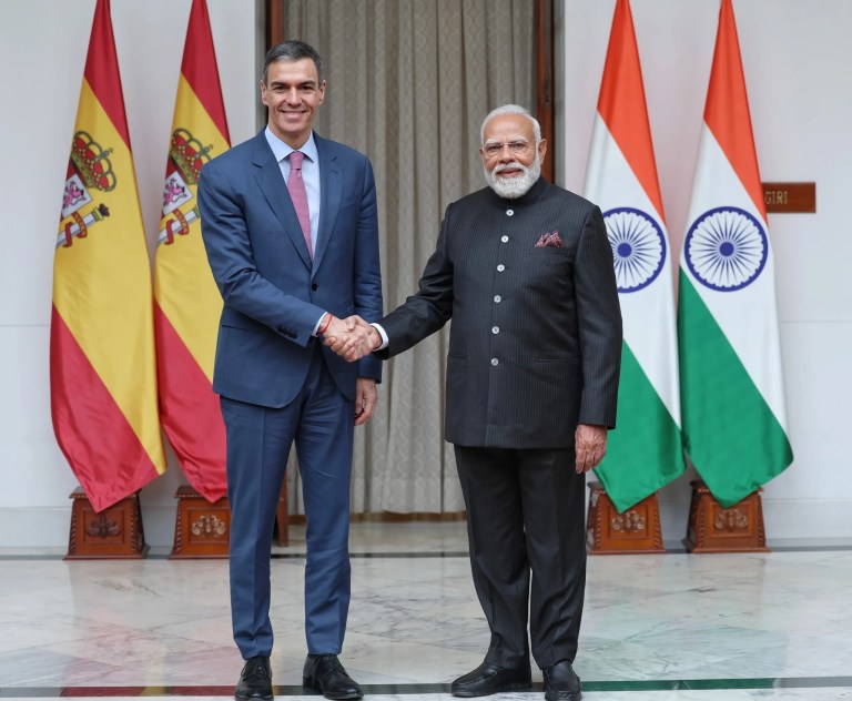 Modi ve Sanchez Yeni Delhi'de Buluştu