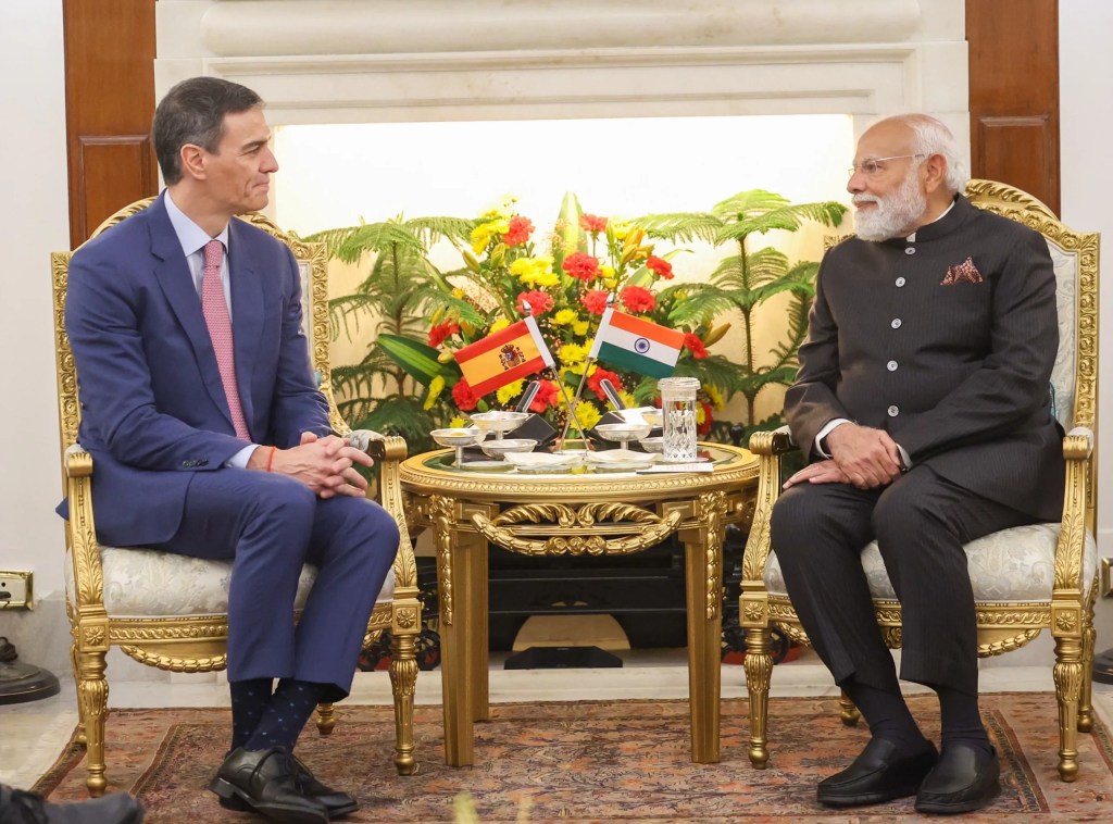 Modi ve Sanchez Yeni Delhi'de Buluştu