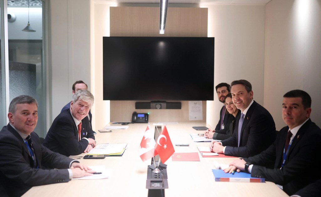 Bakan Bayraktar Paris'te Enerji İş Birliğini Görüştü