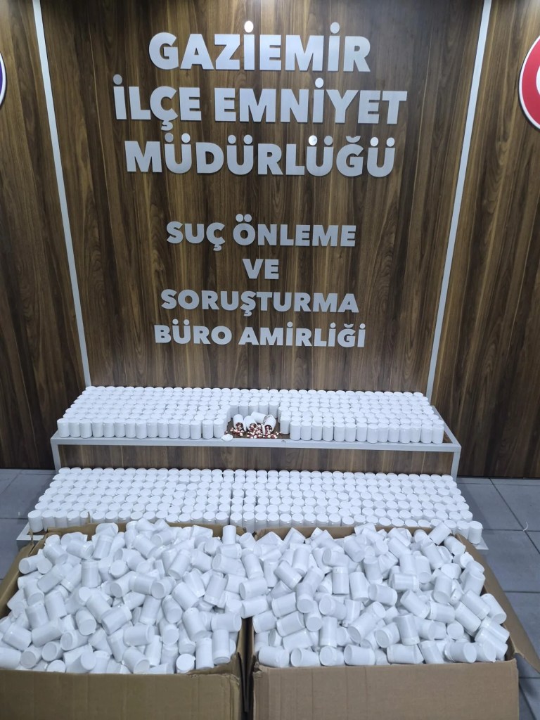 İzmir'de Uyuşturucu Operasyonu: 105 Bin Sentetik Ecza Ele Geçirildi