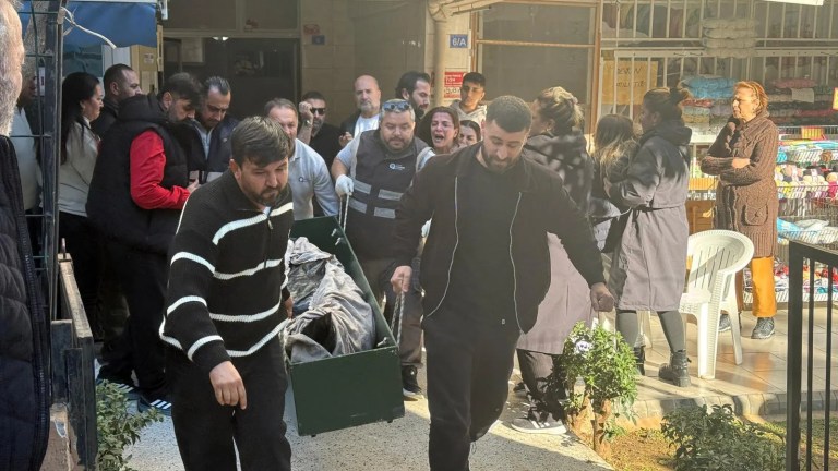Antalya'da Evde İki Kişi Ölü Bulundu