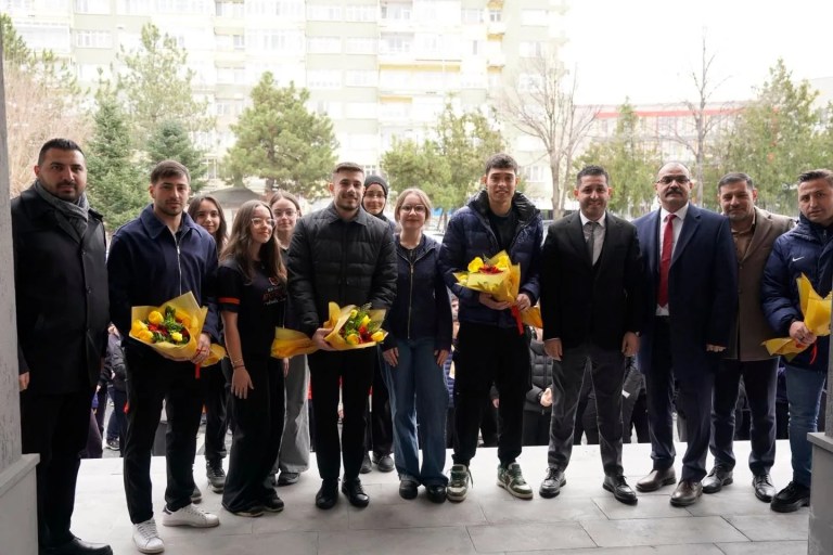 Kayserisporlu Futbolcular Liselilerle Buluştu