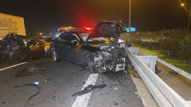 Otoyolda Arızalanan Otomobile Kamyon Çarptı: 1 Yaralı
