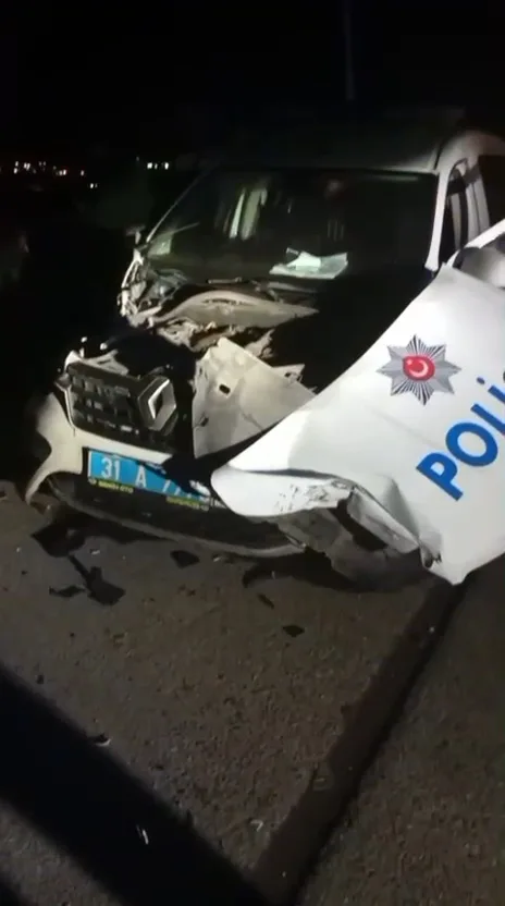 Hatay'da Polis Aracına Çarpan Otomobil Kazaya Neden Oldu