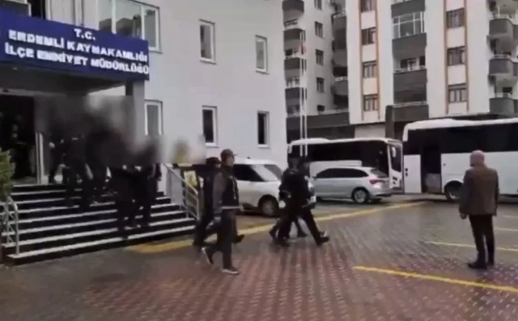 Mersin'de Fuhuş Operasyonu: 13 Kişi Tutuklandı