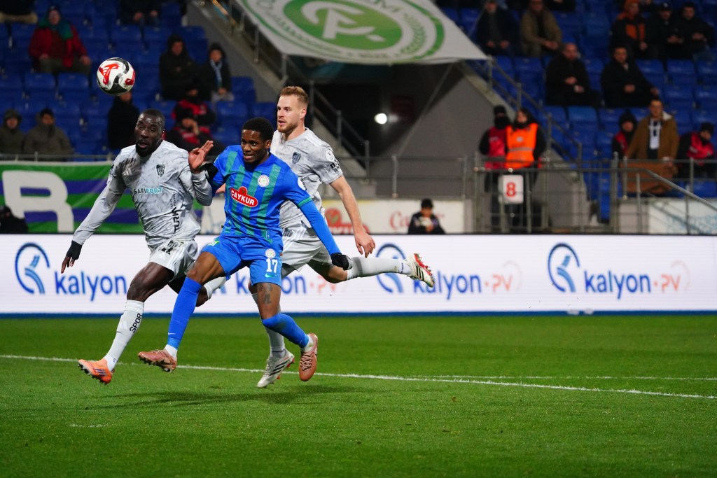 Çaykur Rizespor Kocaelispor'u 2-0 Yendi