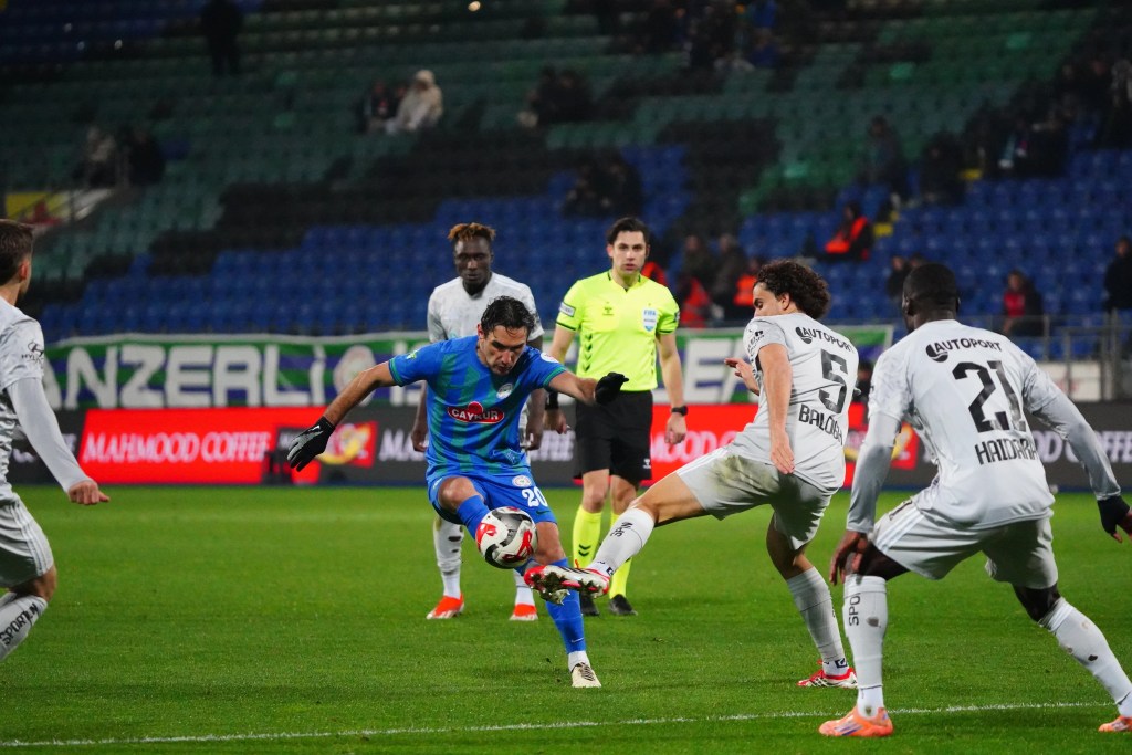 Çaykur Rizespor Kocaelispor'u 2-0 Yendi
