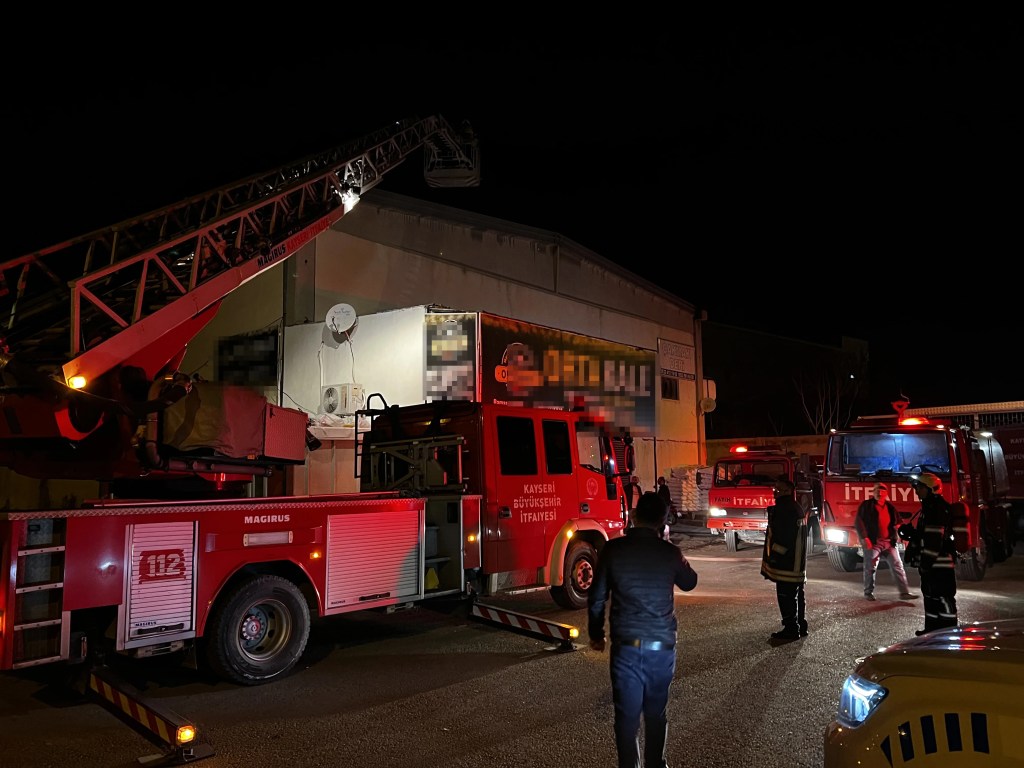 Kayseri'de Hayvansal Ürün Tesisinde Yangın Söndürüldü