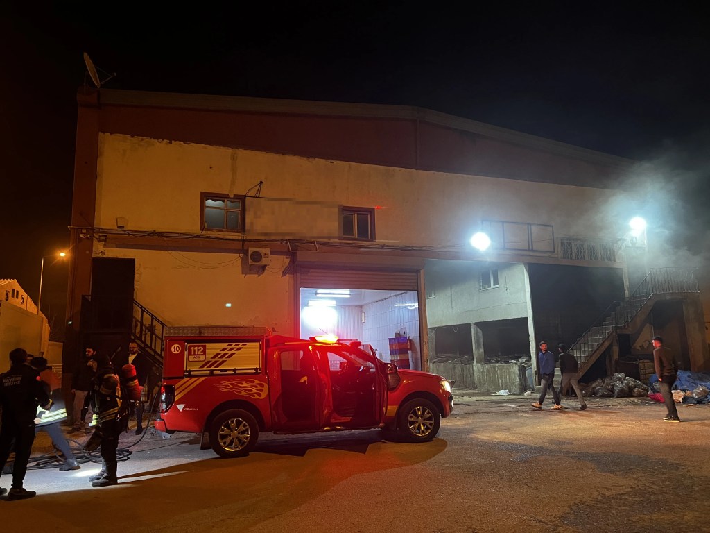 Kayseri'de Hayvansal Ürün Tesisinde Yangın Söndürüldü