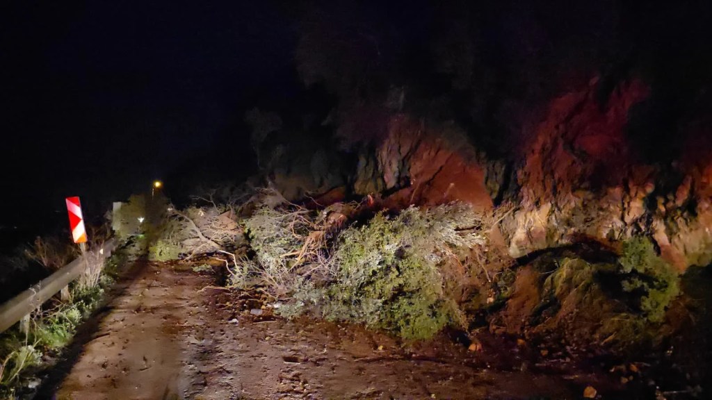 Bursa'da Heyelan: Mudanya-Altıntaş Yolu Kapandı