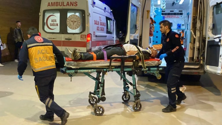 Bursa'da Kamyon Kasasından Düşen İşçi Hastaneye Kaldırıldı