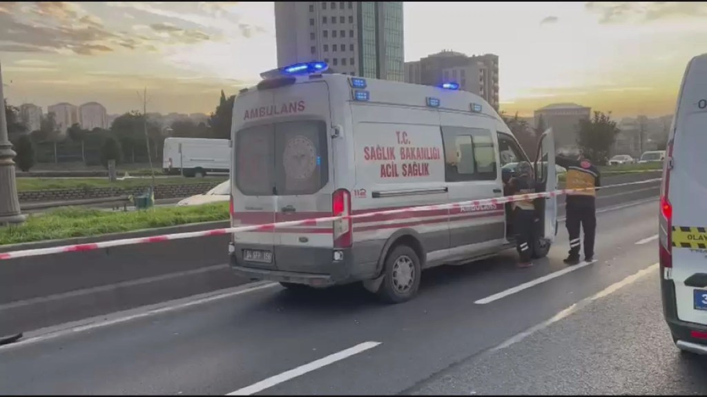 Bağcılar'da Kamyonet Şoförüne Otomobil Çarptı: 1 Ölü