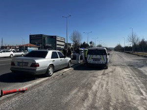 Kayseri'de Trafik Kazasında Genç Kız Ağır Yaralandı