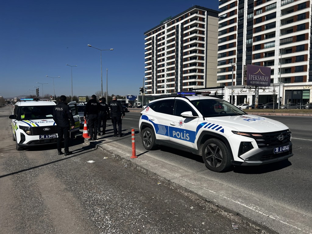 Kayseri'de Trafik Kazasında Genç Kız Ağır Yaralandı