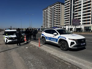 Kayseri'de Trafik Kazasında Genç Kız Ağır Yaralandı