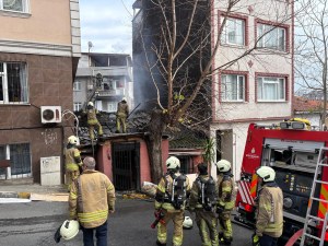 Beyoğlu'nda Gecekondu Yangını Paniğe Neden Oldu
