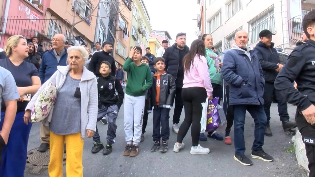 Beyoğlu'nda Gecekondu Yangını Paniğe Neden Oldu
