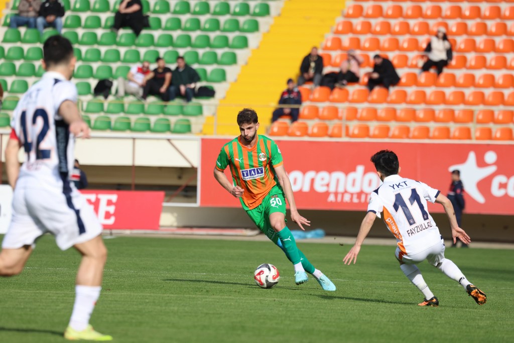 Alanyaspor Evinde Başakşehir'e Yenildi