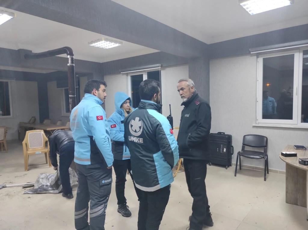 Kayseri'de Kayıp Genç Kız İçin Arama Çalışmaları Sürüyor