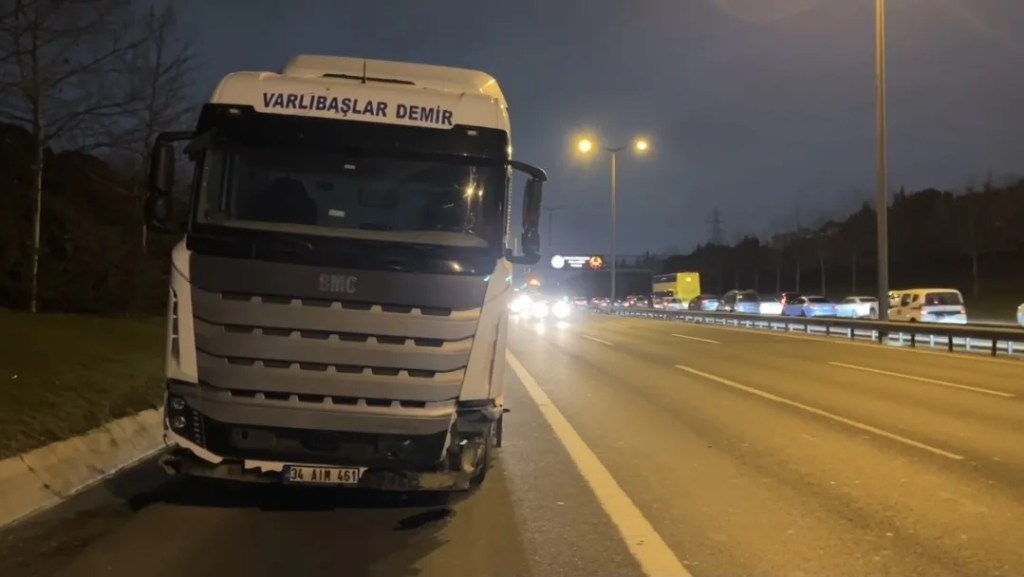 Başakşehir'de Zincirleme Kaza: 5 Yaralı