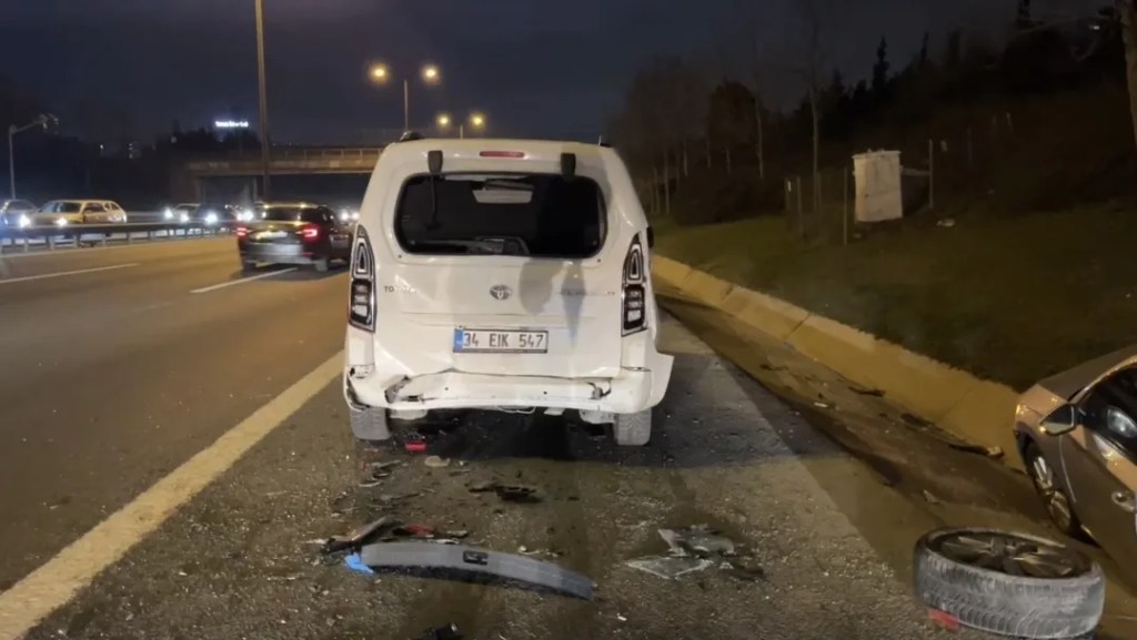 Başakşehir'de Zincirleme Kaza: 5 Yaralı