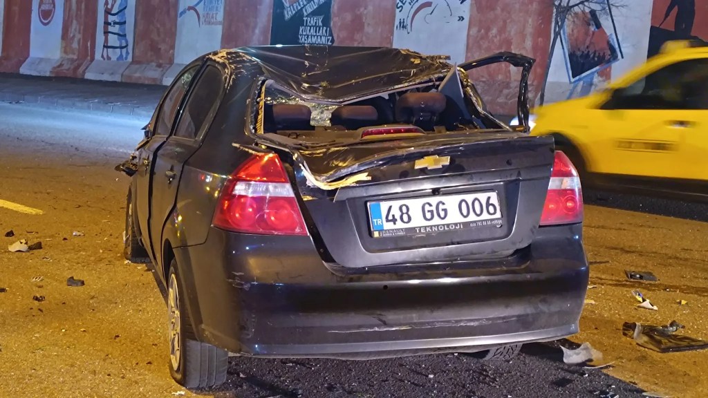 Bingöl'de Otomobil Kazası: İki Kişi Yaralandı