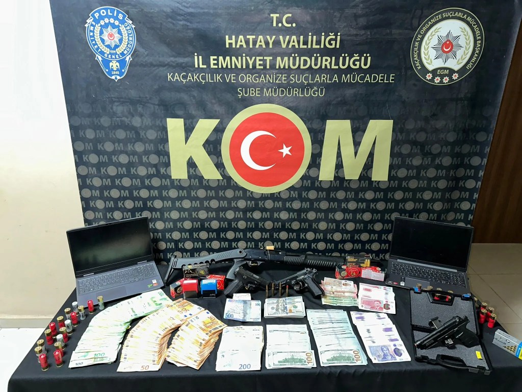 Hatay'da Rüşvet ve Kaçakçılık Operasyonu: 26 Kişi Tutuklandı