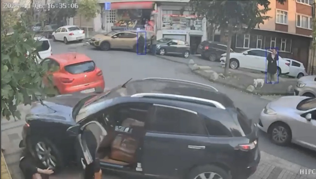 Kağıthane'de Şoför Kendi Aracının Altında Kaldı
