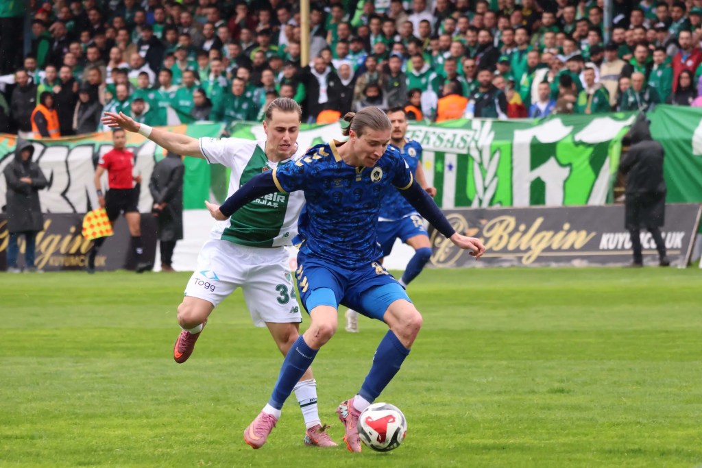 Menemen FK Play-Off Yarışında Geriliyor