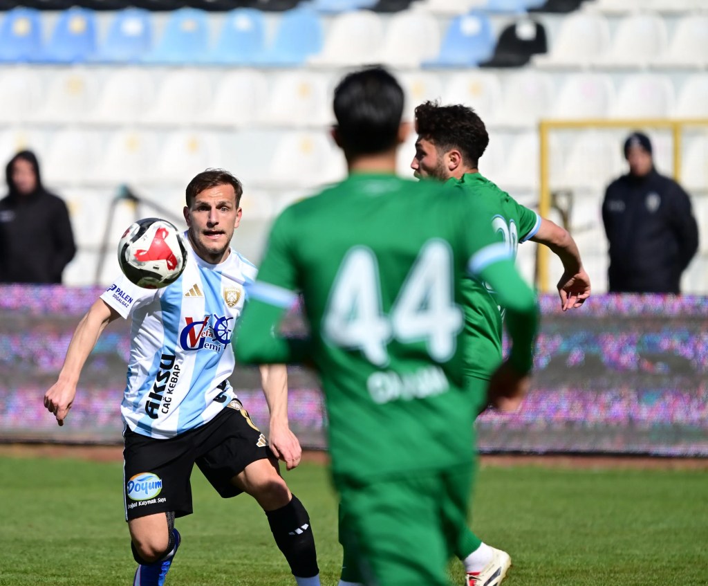 Erzurumspor FK Serik Spor'u Farklı Geçti
