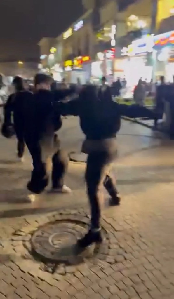 Başakşehir'de İftar Sonrası Kavga Kameralara Yansıdı