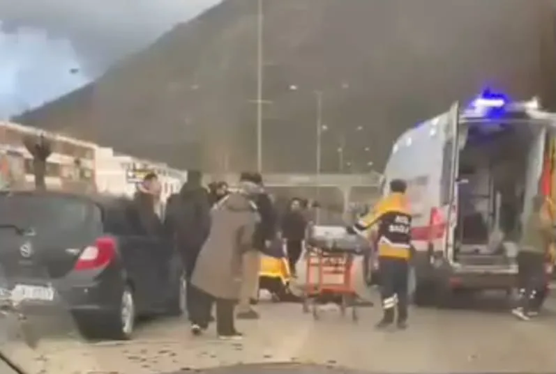 Amasya'da Yaya Geçidinde Kaza: Elektrikli Bisikletli Yaralandı