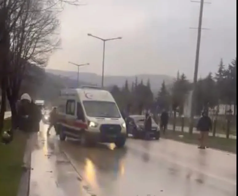 Amasya'da Yaya Geçidinde Kaza: Elektrikli Bisikletli Yaralandı