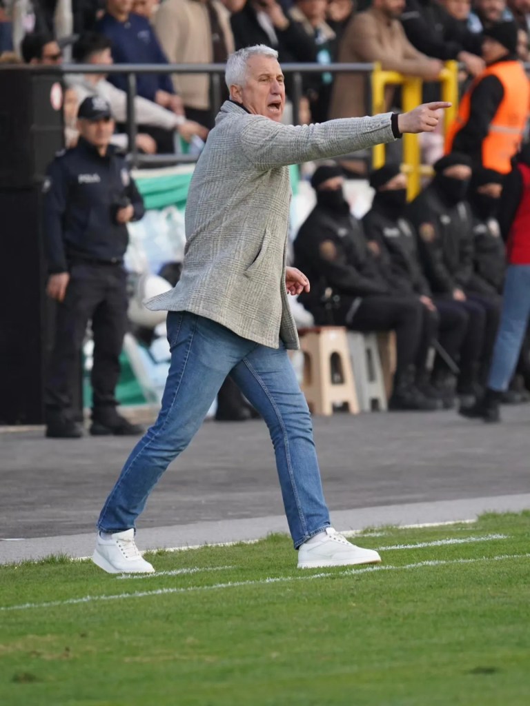 Muğlaspor Evinde Liderliği Bıraktı