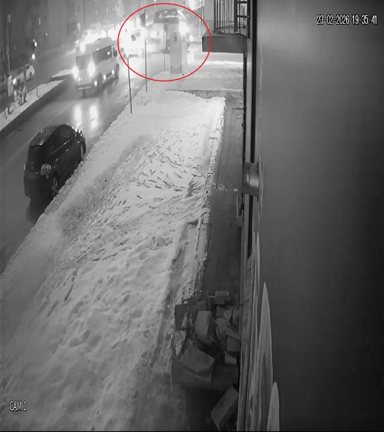Erzurum'da Minibüs ve Ticari Araç Kazası: 2 Yaralı
