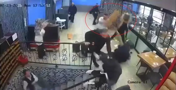 Bursa'da Kafede Husumetli Gruplar Arasında Kavga Çıktı